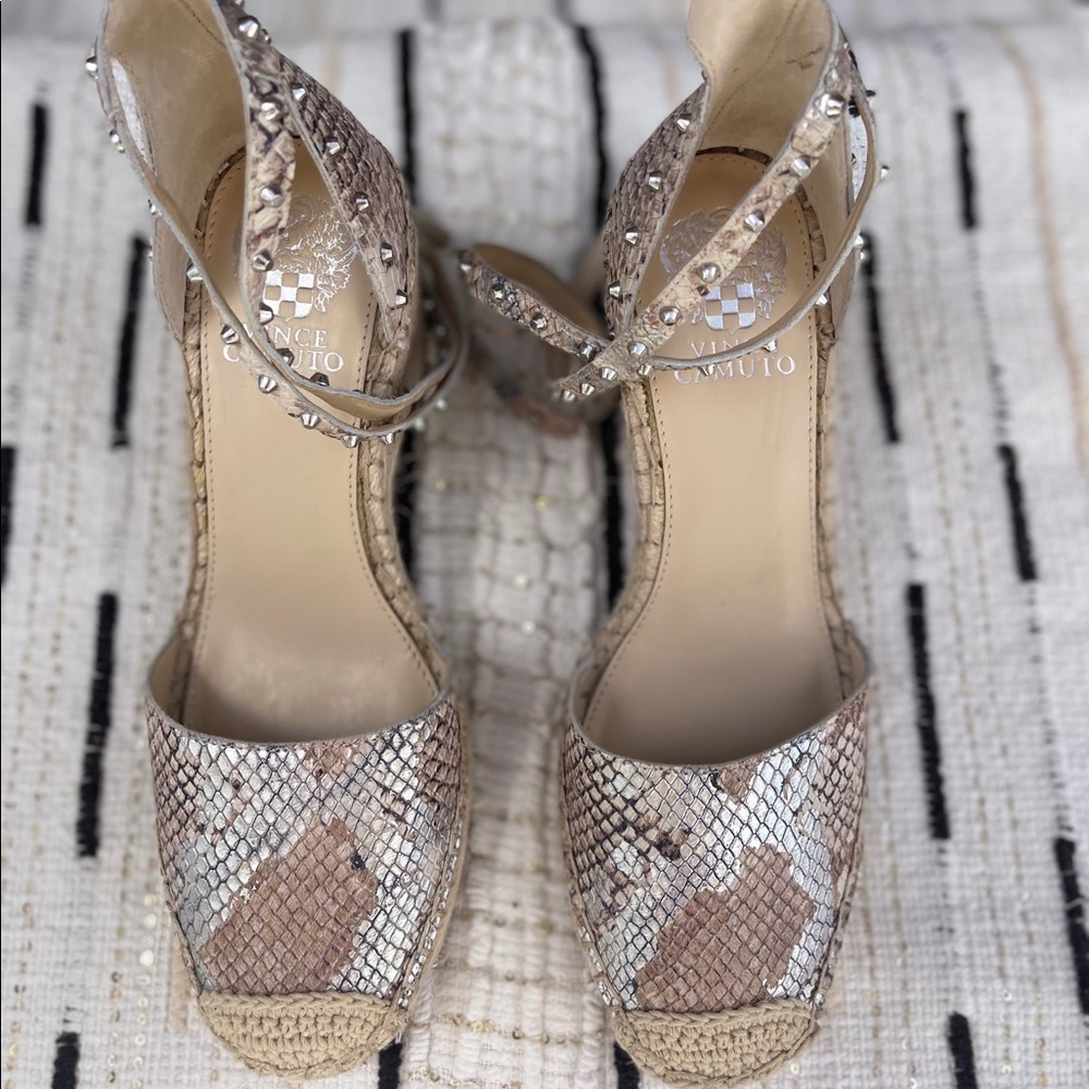 VINCE CAMUTO Vannisa Leather Wedge Size 8.5 NWOT